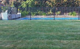 Cute, New Two Bedroom Cottage With Shared Pool